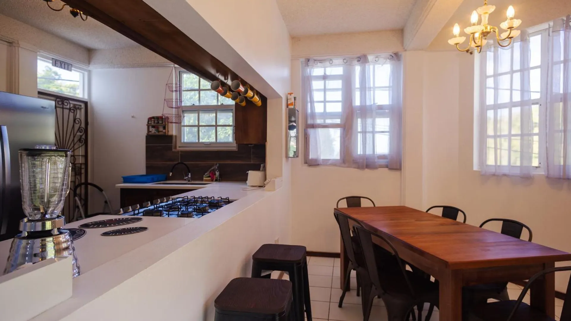 Rosehill Heights Modern 4 Bedroom Vacation Rental Soufriere 0*,  Dominica