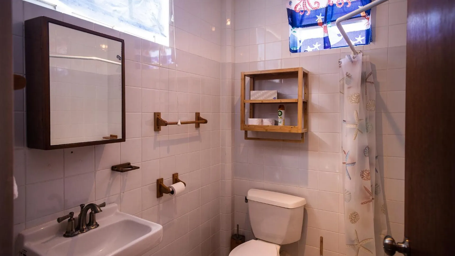Rosehill Heights Modern 4 Bedroom Vacation Rental Soufriere 0*,  Dominica