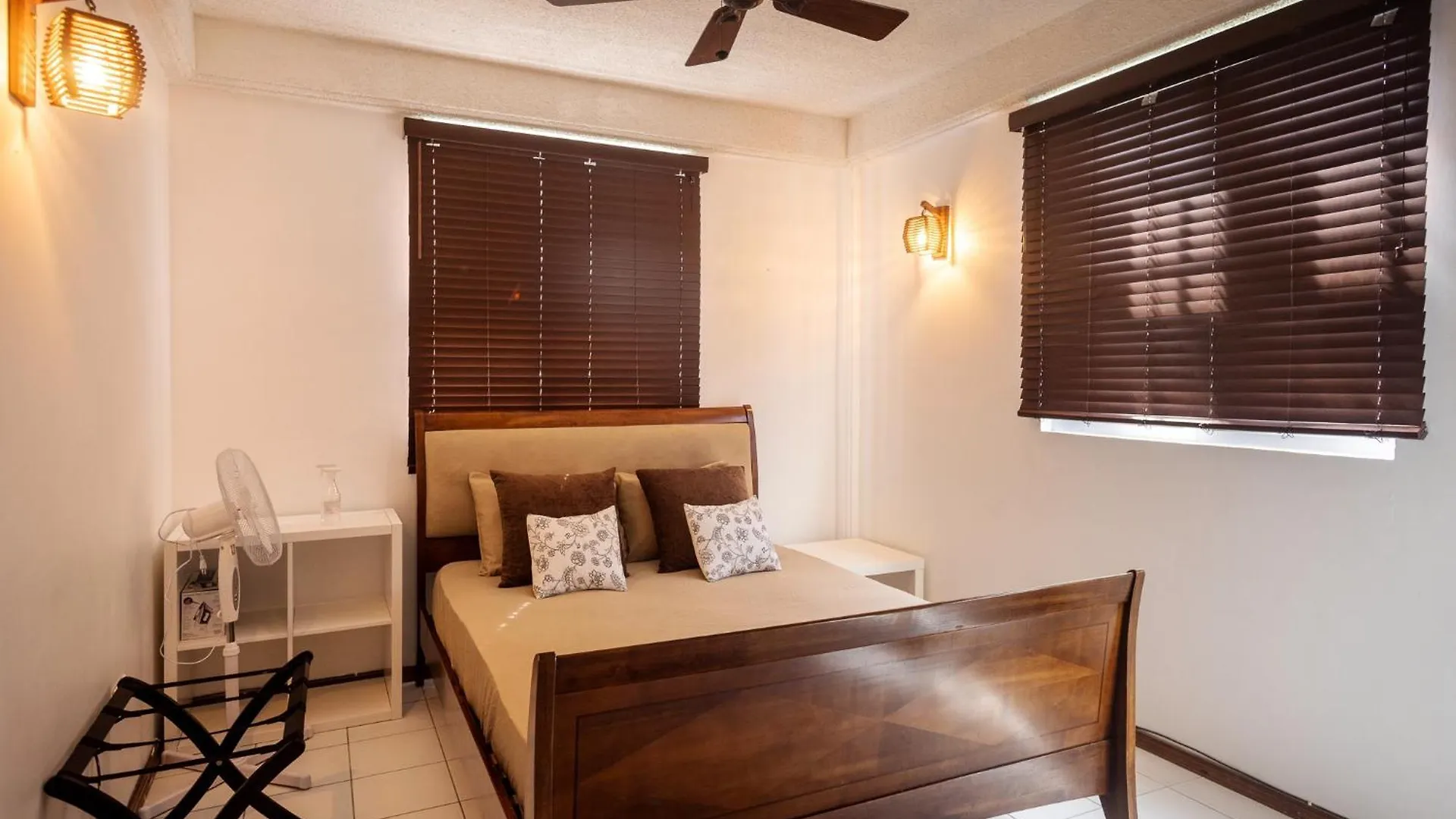 Rosehill Heights Modern 4 Bedroom Vacation Rental Soufriere 0*,  Dominika